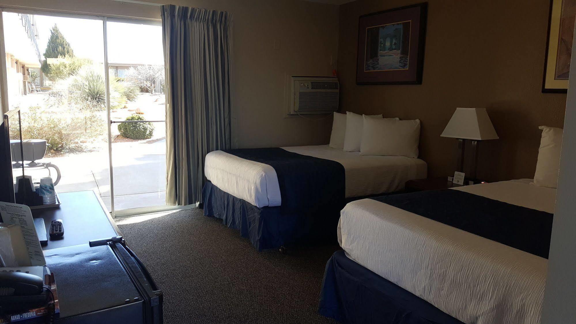 Lake Powell Canyon Inn Page Bagian luar foto